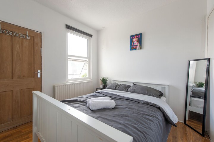 Room 3 of 37