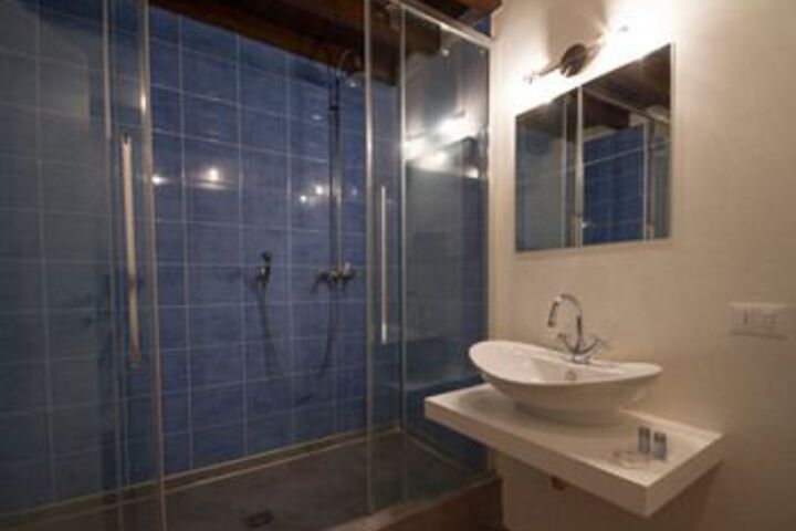 Room 4 of 41