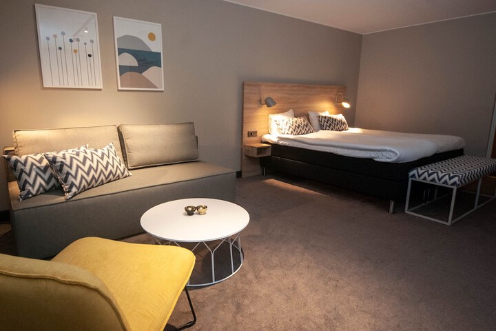 Room 4 of 36