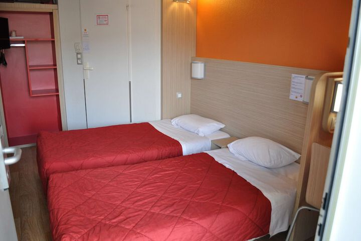 Room 33 of 61