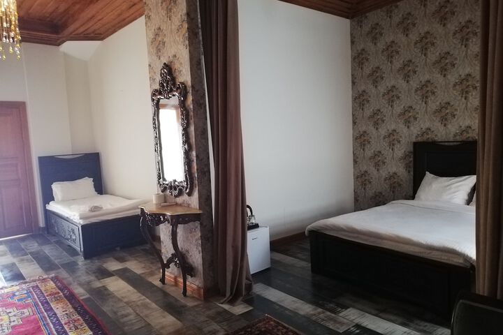 Room 28 of 49