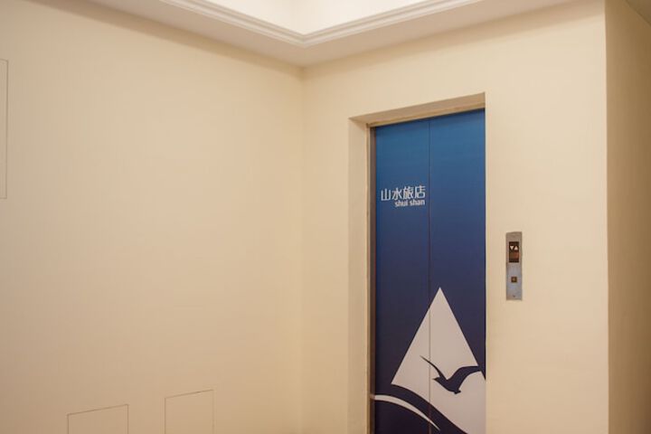 Ballroom/Hall 91 of 91