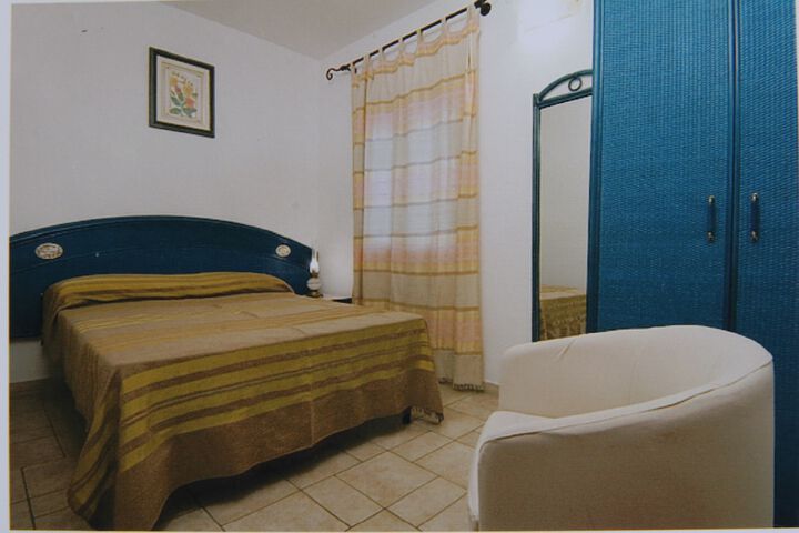 Room 4 of 37
