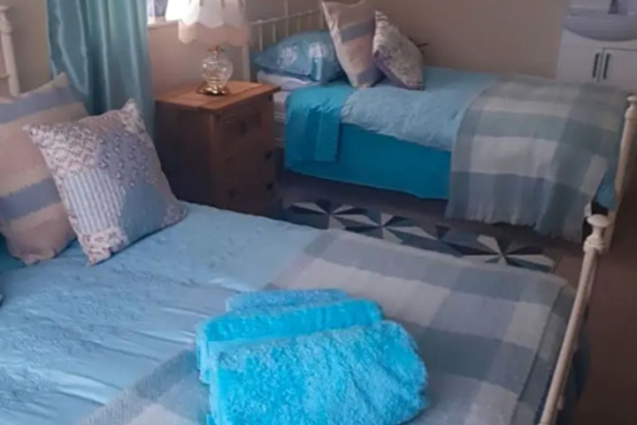 Room 2 of 3