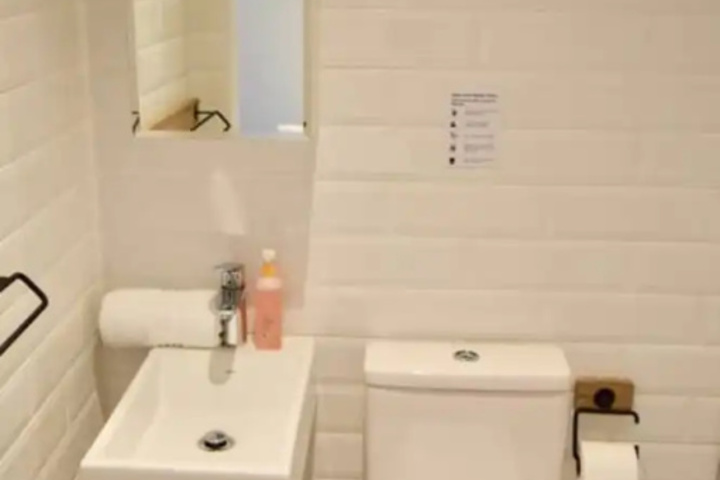 Room 7 of 10