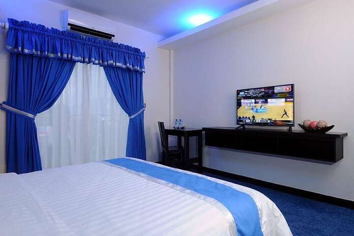 Room 11 of 23