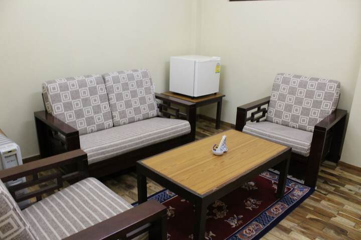 Room 8 of 10