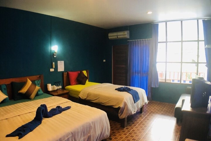 Room 16 of 108