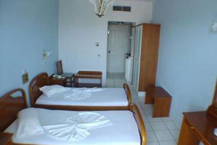 Room 11 of 27