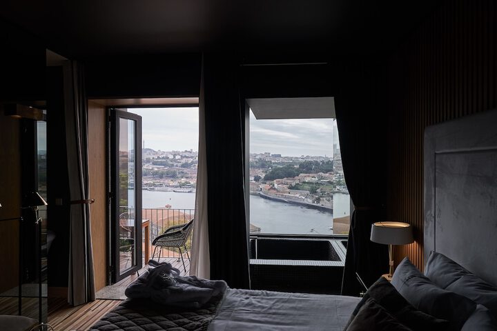 Room 34 of 204