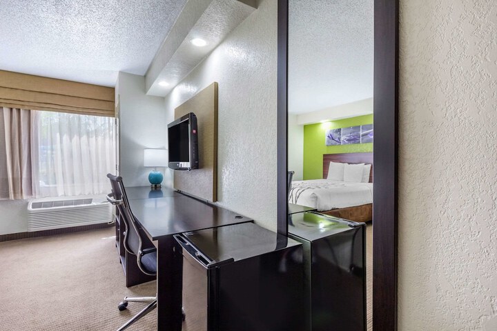 Standard | King Bed (13 of 16)