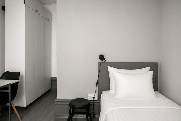 Room 7 of 108