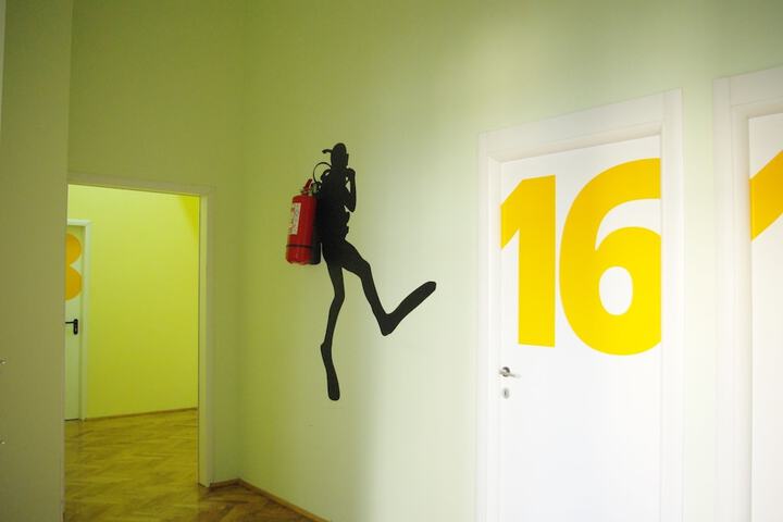 Room 16 of 40