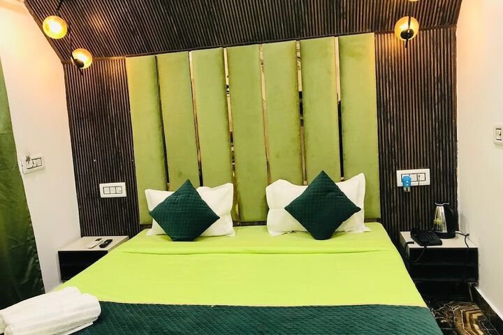 Room 11 of 30