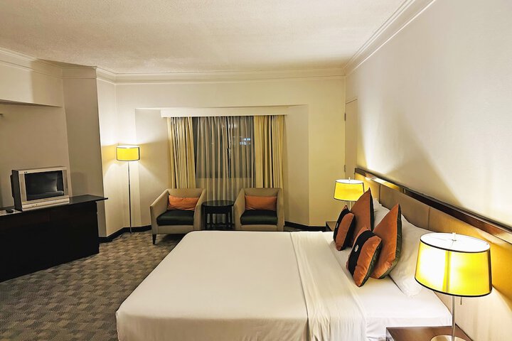 Room 28 of 103