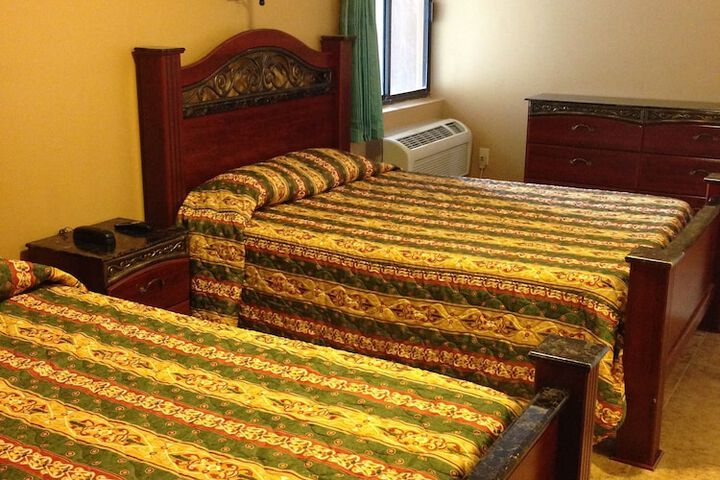 Standard Room, King or Two Doubles (5 of 12)