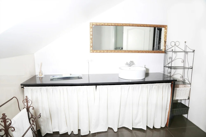 Room 3 of 11