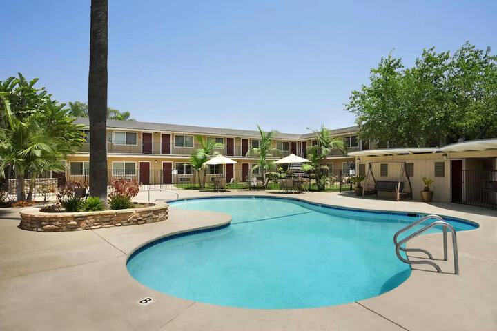 Hotel Pool