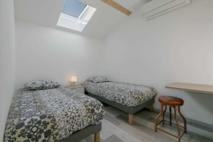 Room 7 of 11