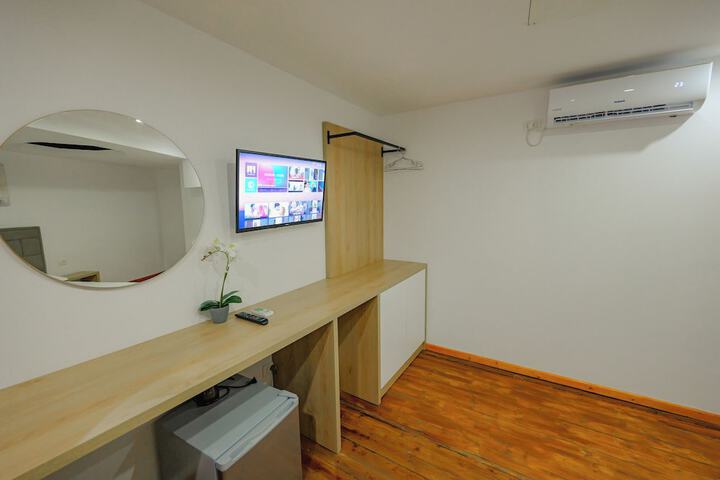 Room 28 of 98