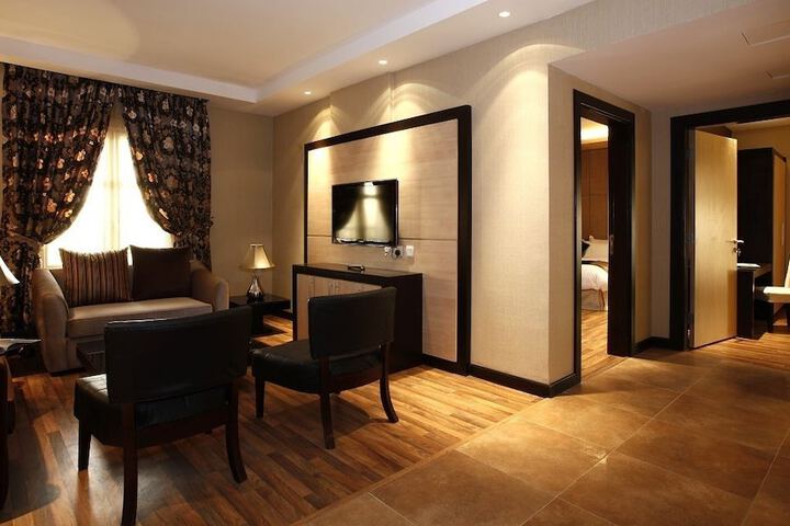 Room 27 of 47