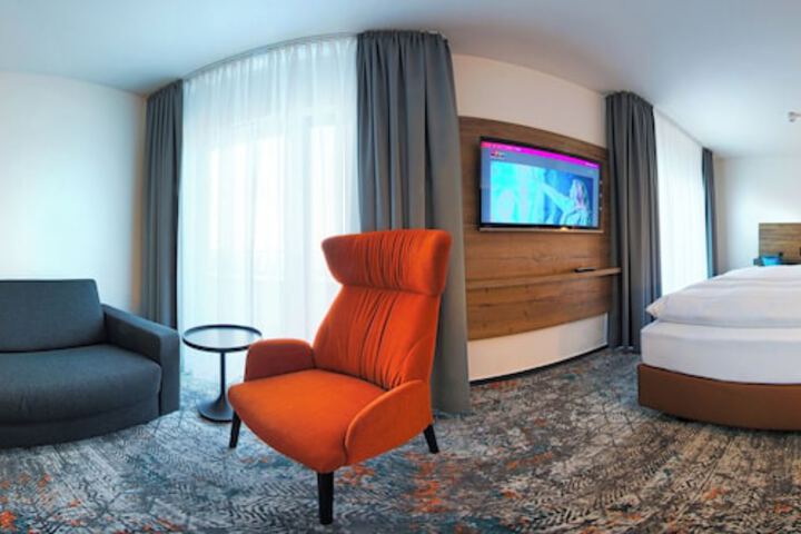 Room 7 of 48