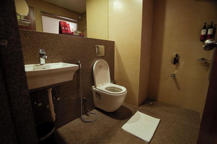 Room 33 of 49