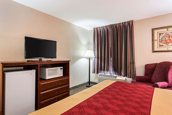 1 King Bed (4 of 15)