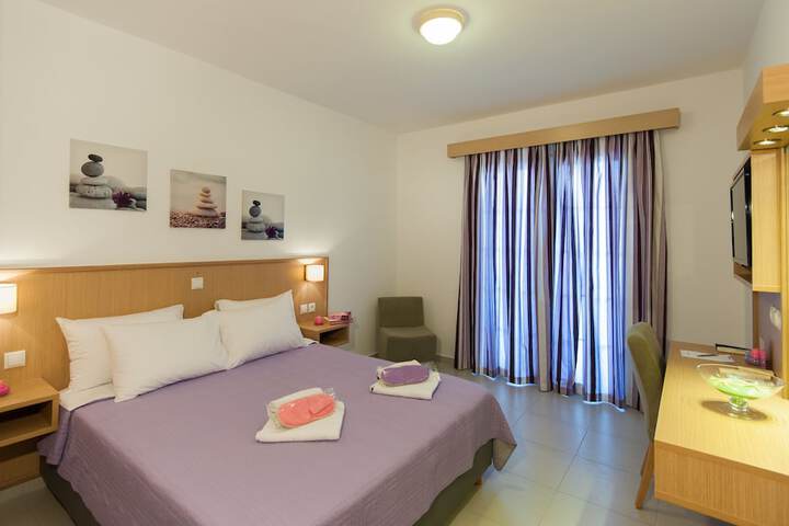 Room 9 of 34