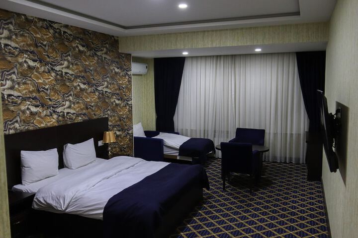 Room 9 of 38
