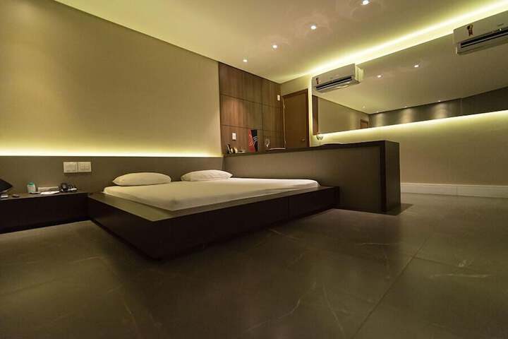Room 10 of 56