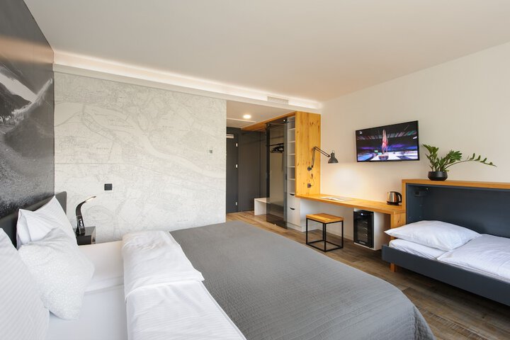 Room 6 of 20