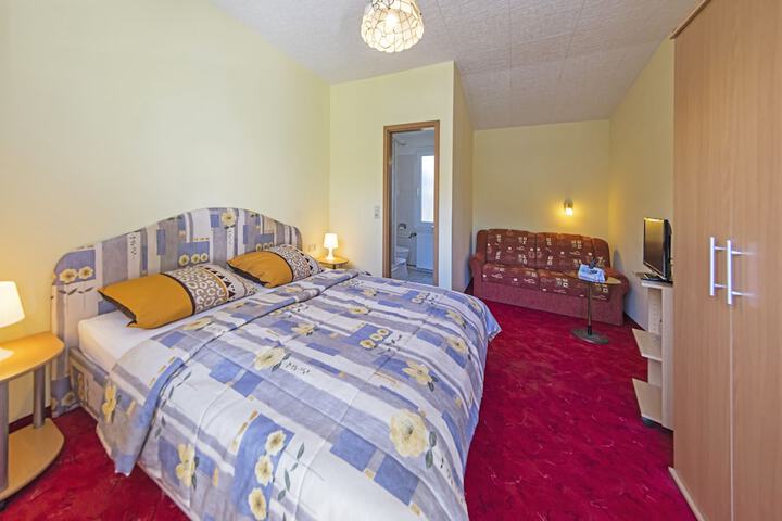 Room 5 of 18