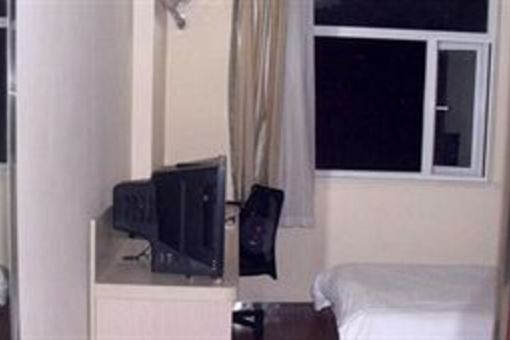 Room 10 of 13