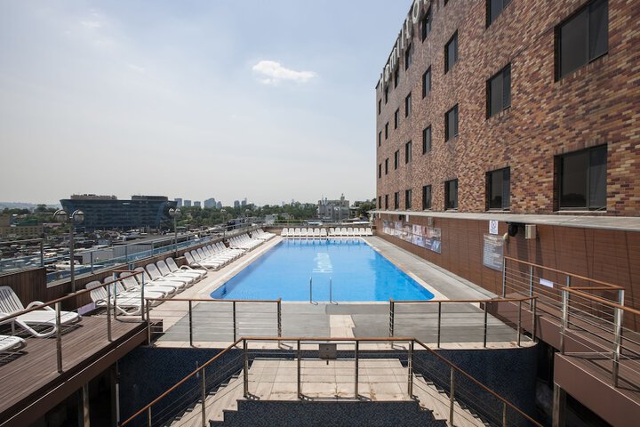 Pool 53 of 61
