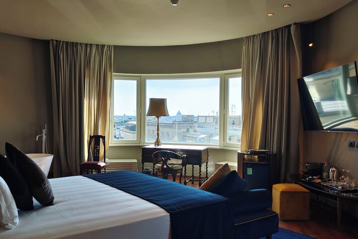 Room 28 of 73