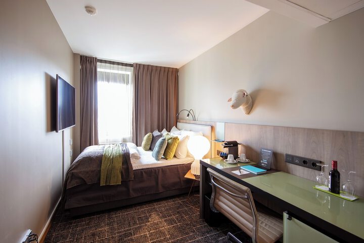 Room 30 of 108