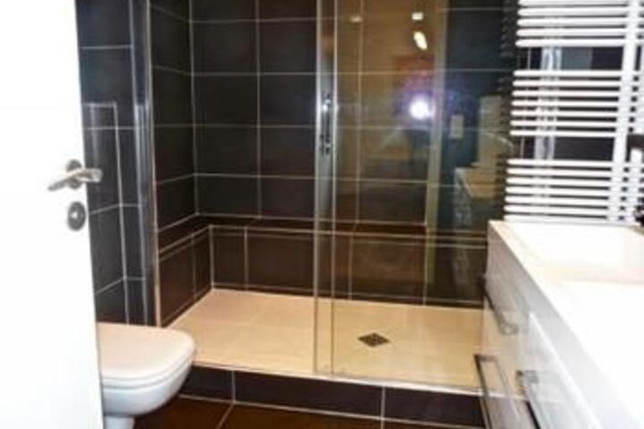 Room 5 of 25