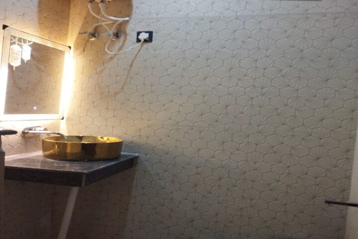 Room 15 of 21