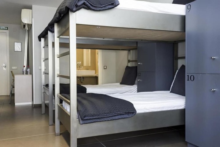 Room 16 of 42