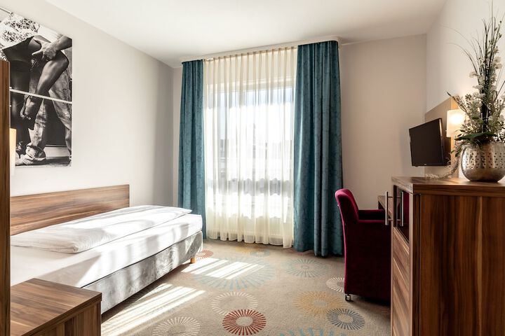 Room 3 of 40