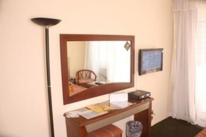 Room 11 of 25