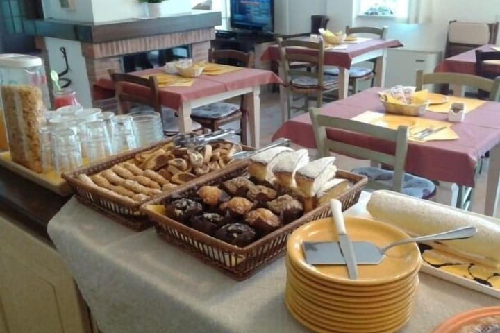 Breakfast area