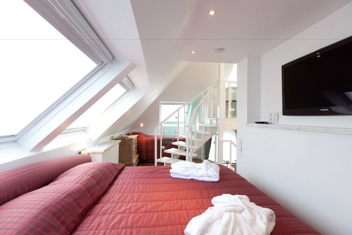 Room 12 of 36