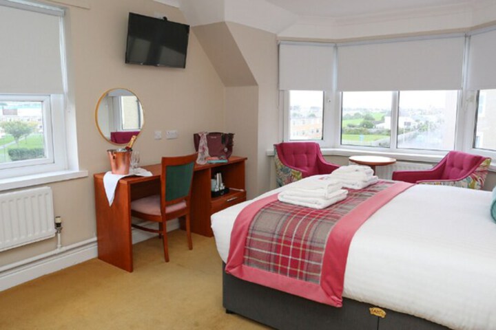 Room 32 of 193