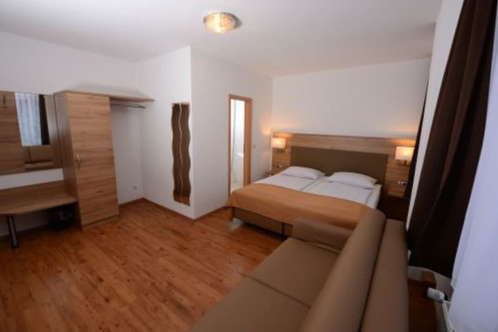 Room 8 of 20