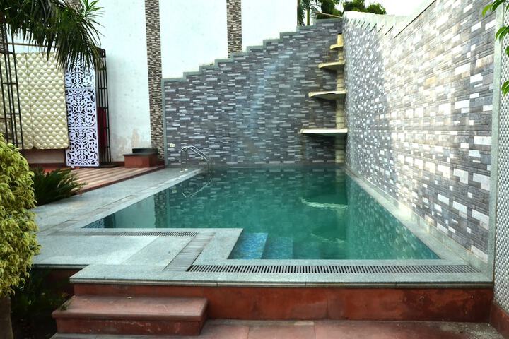 Pool 14 of 23