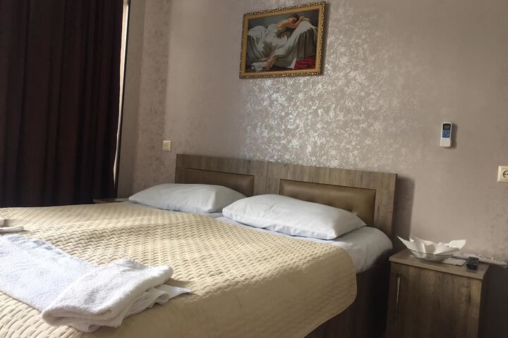 Room 15 of 33
