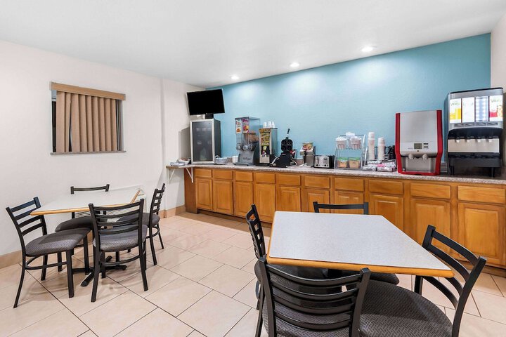 Breakfast/Coffee Service 35 of 47