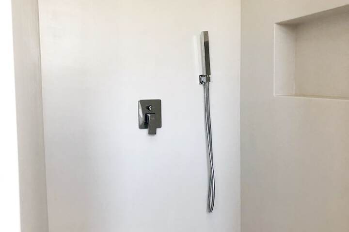 Room 32 of 46